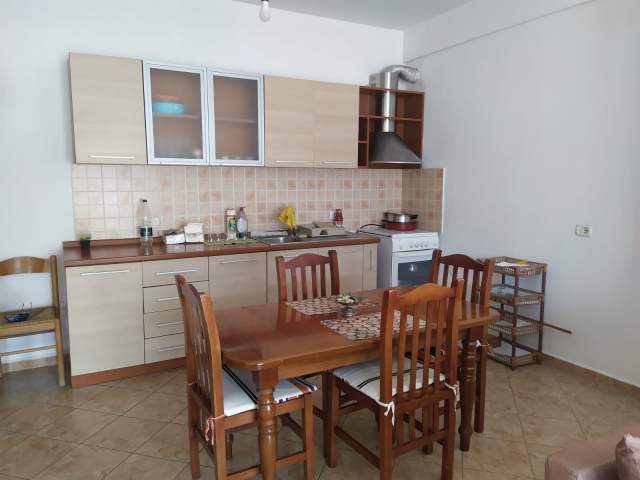 Tirane, jepet me qera apartament 1+1+BLK Kati 3, 77 m² 40.000 Leke (rruga Riza Cerova)