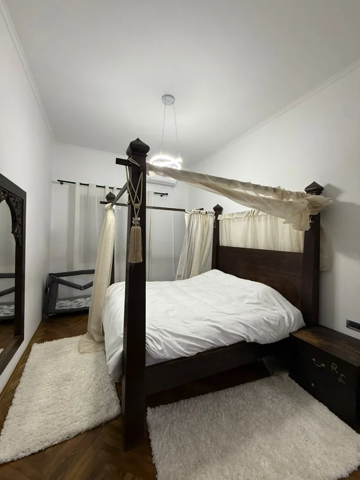 Tirane, jepet me qera apartament 2+1 Kati 4, 103 m² 1.000 € (Rruga e Barrikadave)
