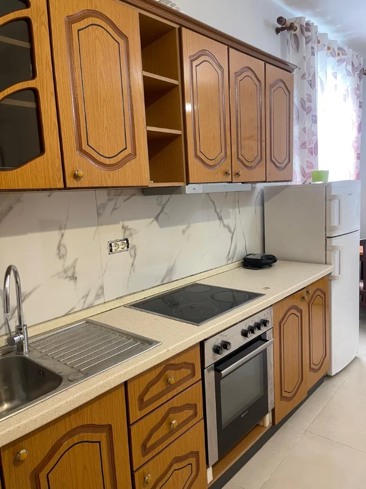 Tirane, jepet me qera shtepi 1+1 Kati 0, 80 m² 280 € (Osman Jonuzi)