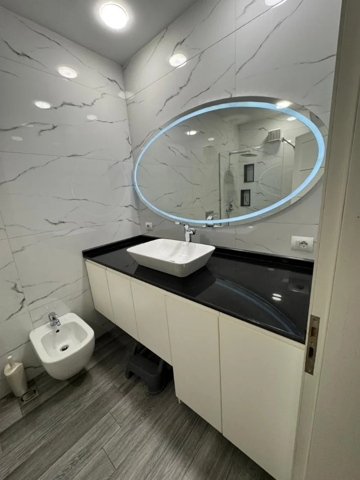 Tirane, jepet me qera apartament 3+1 Kati 6, 115 m² 1.200 € (Delijorgji)