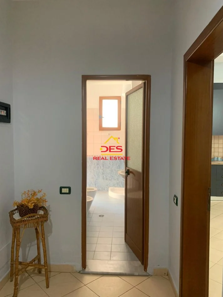 Vlore, jepet me qera apartament 1+1+Ballkon Kati 2, 70 m² 350 € (Rruga Sadik Zotaj)