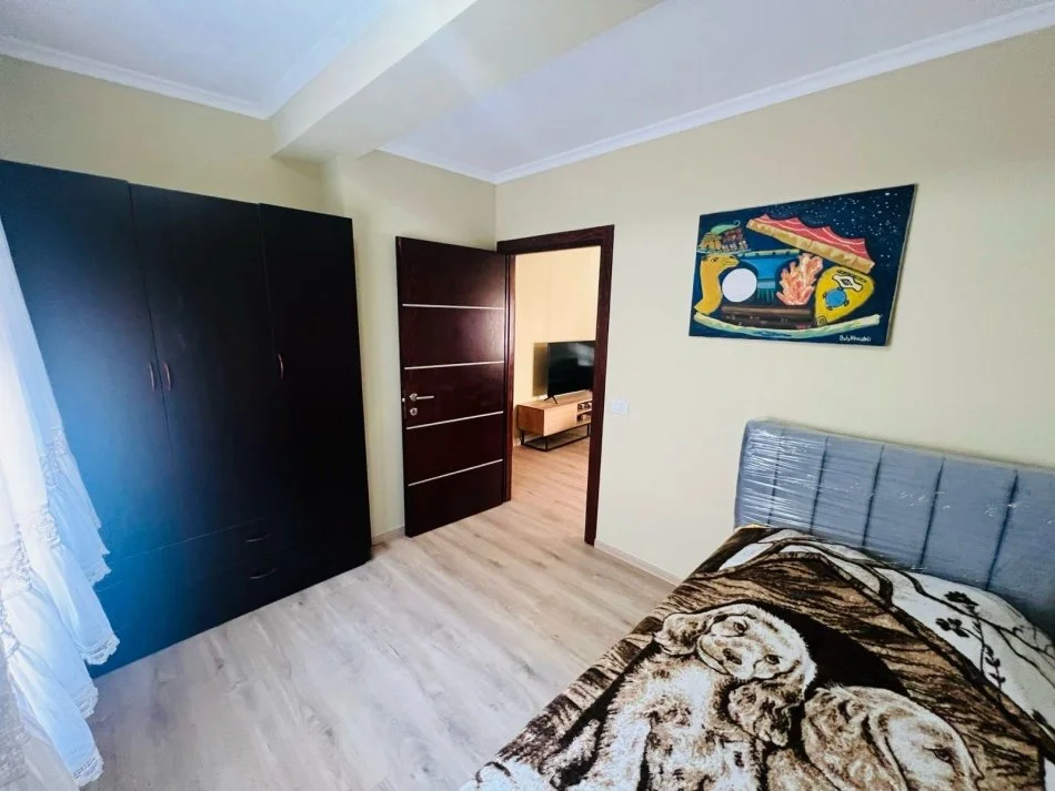 Tirane, jepet me qera apartament 2+1+Ballkon Kati 4, 75 m² 600 € 