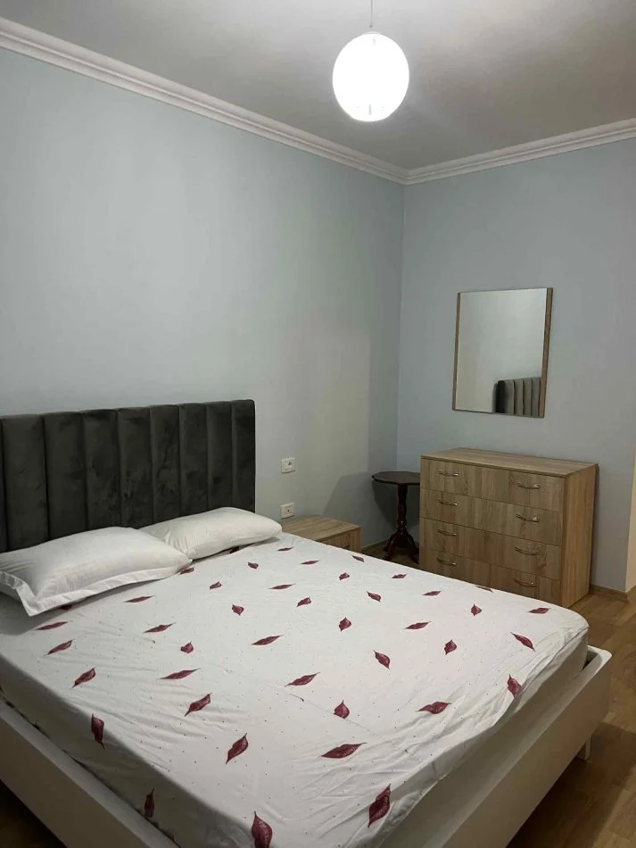 Tirane, jepet me qera apartament 2+1+Ballkon Kati 3, 100 m² 700 € (FIORI DI BOSKO)