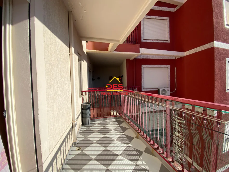 Vlore, jepet me qera apartament 2+1+Ballkon Kati 7, 400 m² 400 € (Rruga Hasan Kushta)