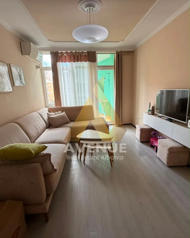 Tirane, jepet me qera apartament 2+1+Ballkon Kati 2, 95 m² 750 € (Rruga Tidh Dahia)