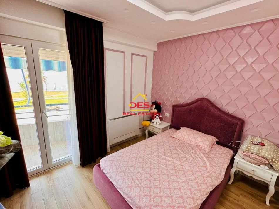 Vlore, jepet me qera apartament 2+1+Ballkon Kati 2, 120 m² 1.500 € (Rruga Murat Tërbaçi)