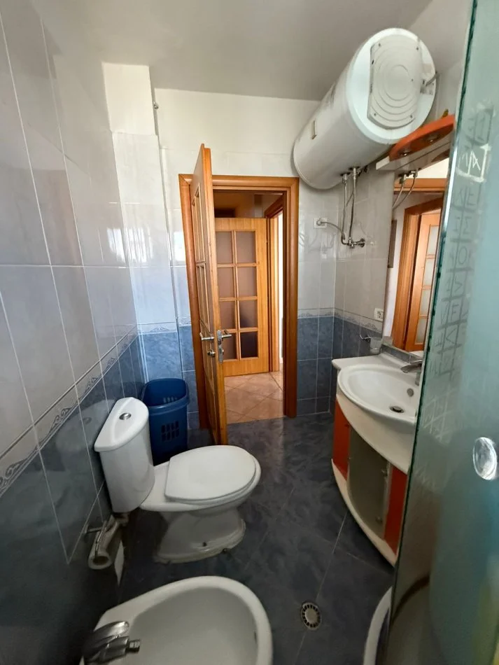 Tirane, shitet apartament 2+1 Kati 4, 95 m² 170.000 € (Rruga Irfan Tomini)