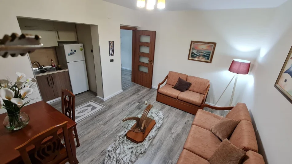 Tirane, shitet apartament 1+1 Kati 4, 145.000 € 