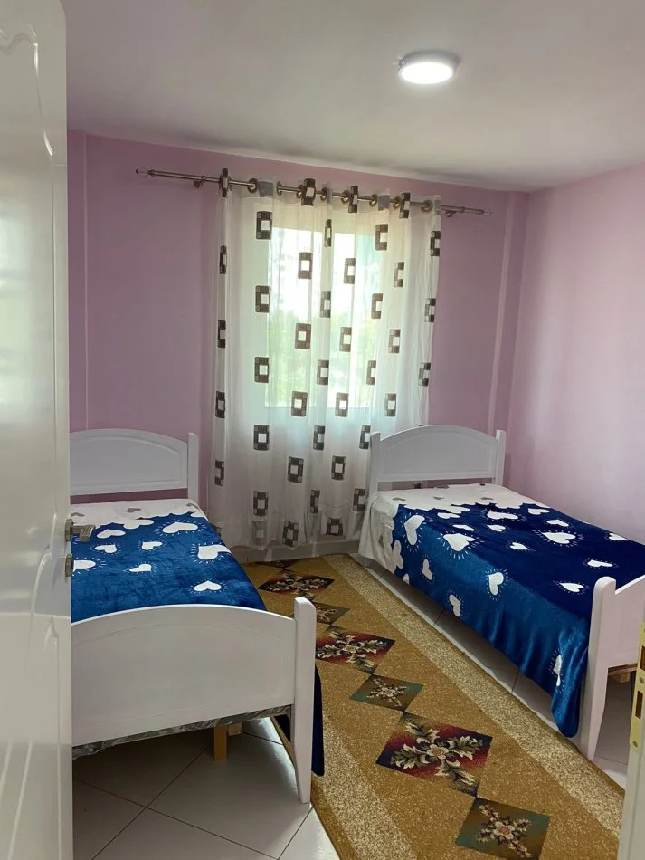 Tirane, jepet me qera apartament 2+1+Ballkon Kati 3, 140 m² 700 € (Don Bosko)