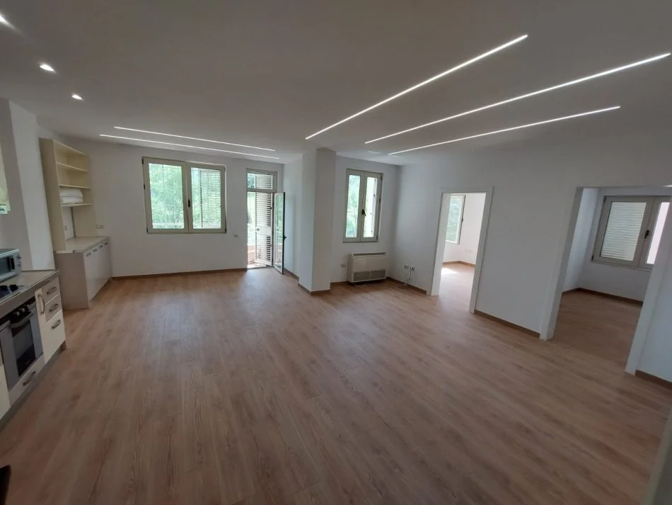 Tirane, shes apartament 2+1+Ballkon Kati 3, 89 m² 140,000 € (Kodra e Diellit