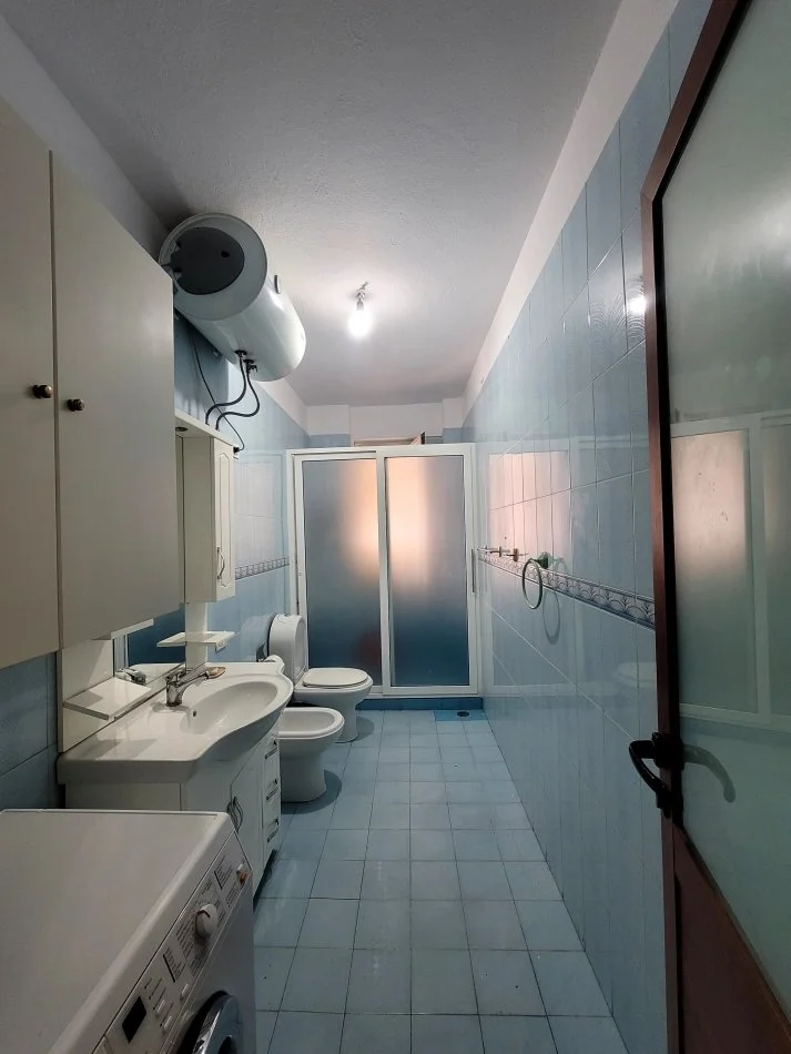 Shqiperi, jepet me qera apartament 2+1+Ballkon Kati 9, 95 m² 550 € (Bulevardi Zogu I)