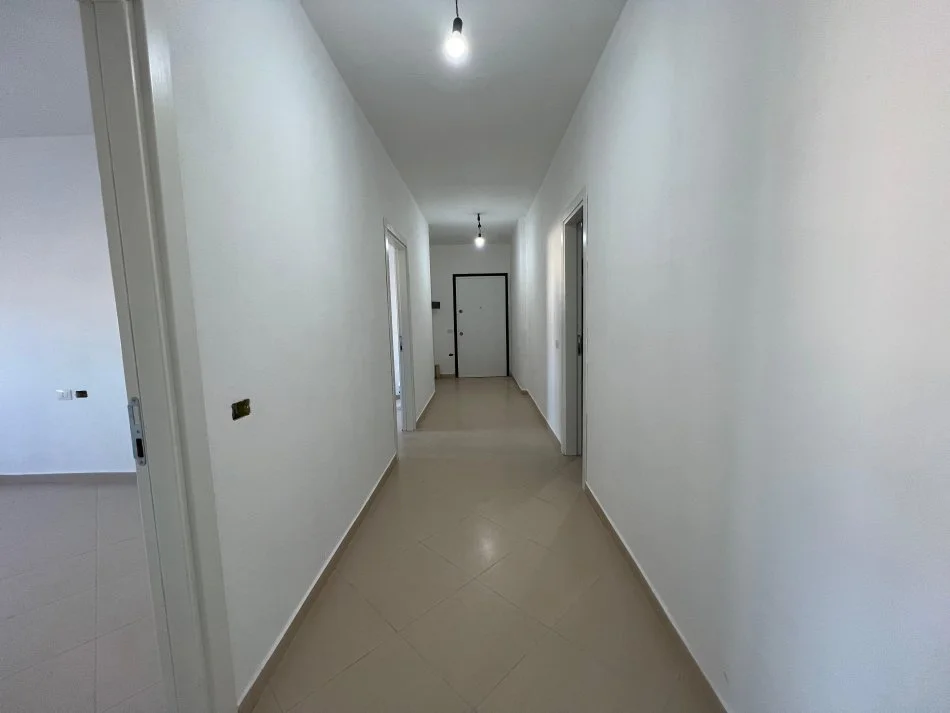 Tirane, shitet apartament 2+1+Aneks+Ballkon Kati 2, 118 m² 110.000 € (Linze)
