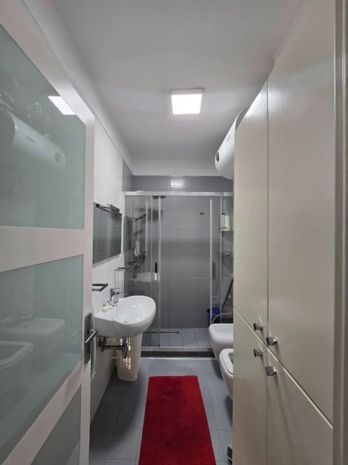 Tirane, jepet me qera apartament 2+1 Kati 4, 90 m² 600 € (Kompleksi Kontakt ,Ish Parku)