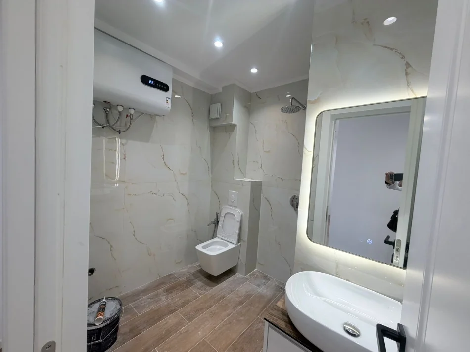 Tirane, jap me qera apartament 1+1+Ballkon Kati 3, 56 m² 700 € (21 Dhjetori)