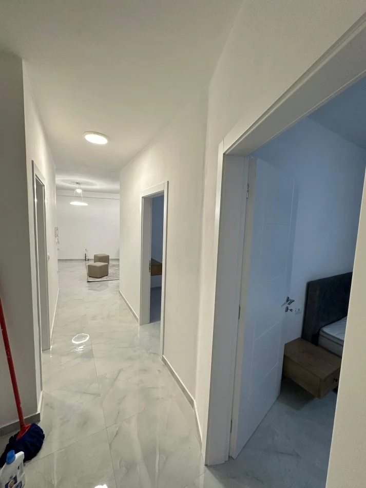 Tirane, jepet me qera apartament 2+1+Ballkon Kati 8, 100 m² 600 € (Astir Kompleksi Jolla)