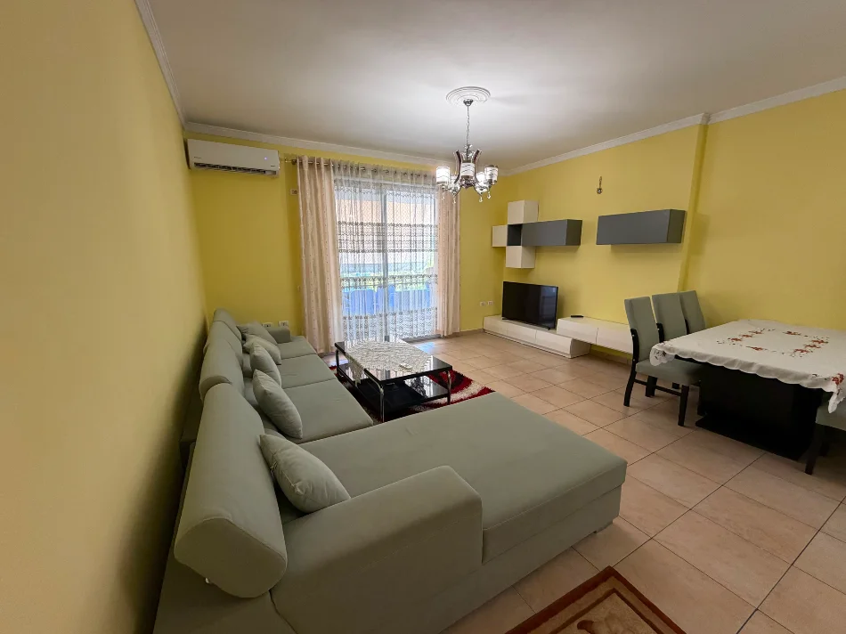 Tirane, jepet me qera apartament 2+1+Ballkon Kati 3, 95 m² 500 € (Apartament 2+1 Per Qera Prane Casa Italia Plotesisht I Mobiluar)