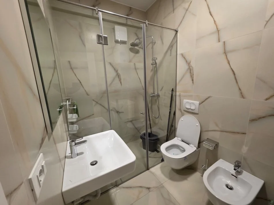 Tirane, jepet me qera apartament 2+1 Kati 4, 100 m² 900 € (Ring Center Zogu i Zi)