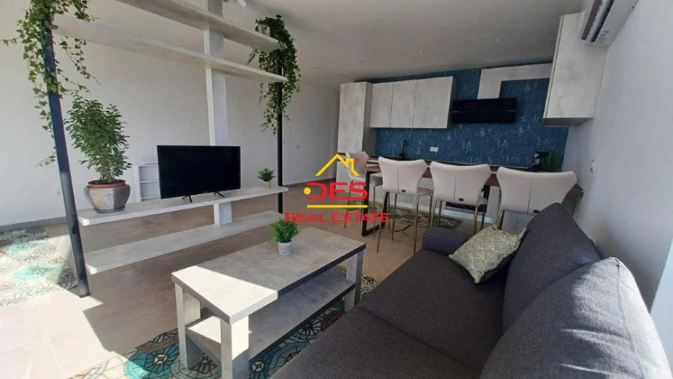 Vlore, shitet apartament+verande | Penthouse 2+1+Ballkon Kati 4, 140 m² 395.000 € (Rruga Dhimitër Konomi)
