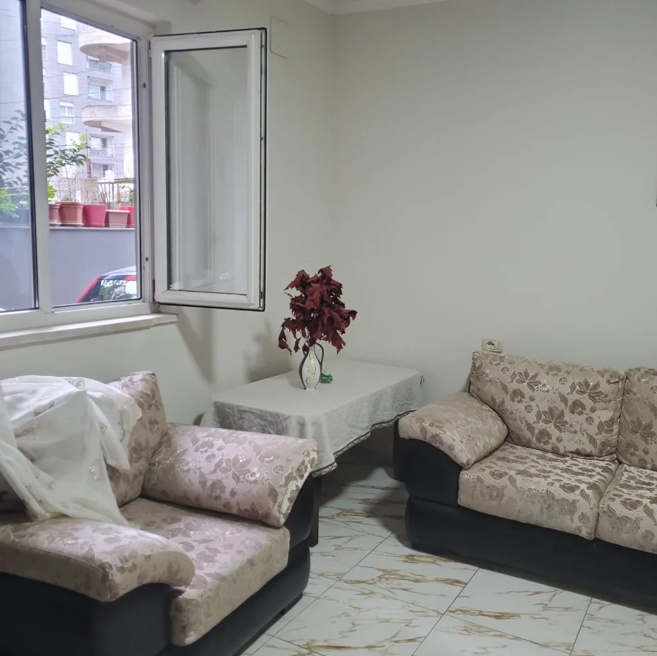 Tirane, jepet me qera garsonier Kati 1, 30 m² 280 € (Prane Fiori Di Bosko)