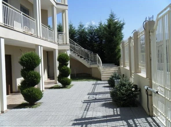 Tirane, jepet me qera Vile 3 Katshe Kati 3, 560 m² 2.500 € 