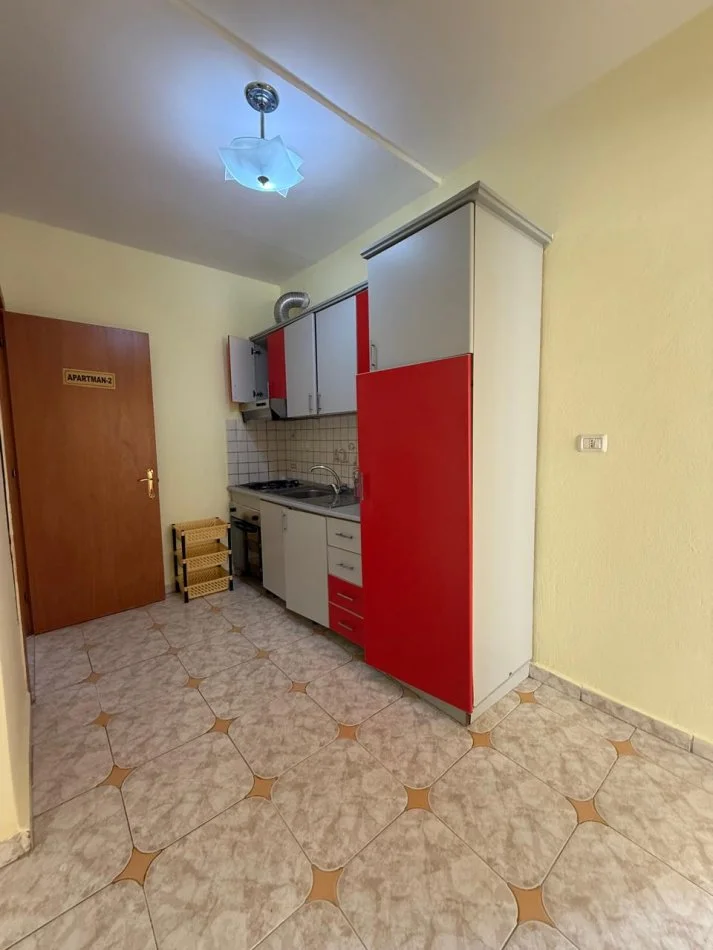 Durres, jepet me qera apartament 1+1+Ballkon Kati 4, 350 € 