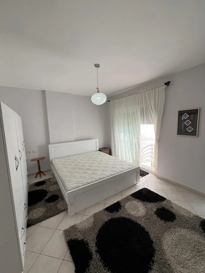 Tirane, jepet me qera apartament 2+1 , 110 m² 600 € 