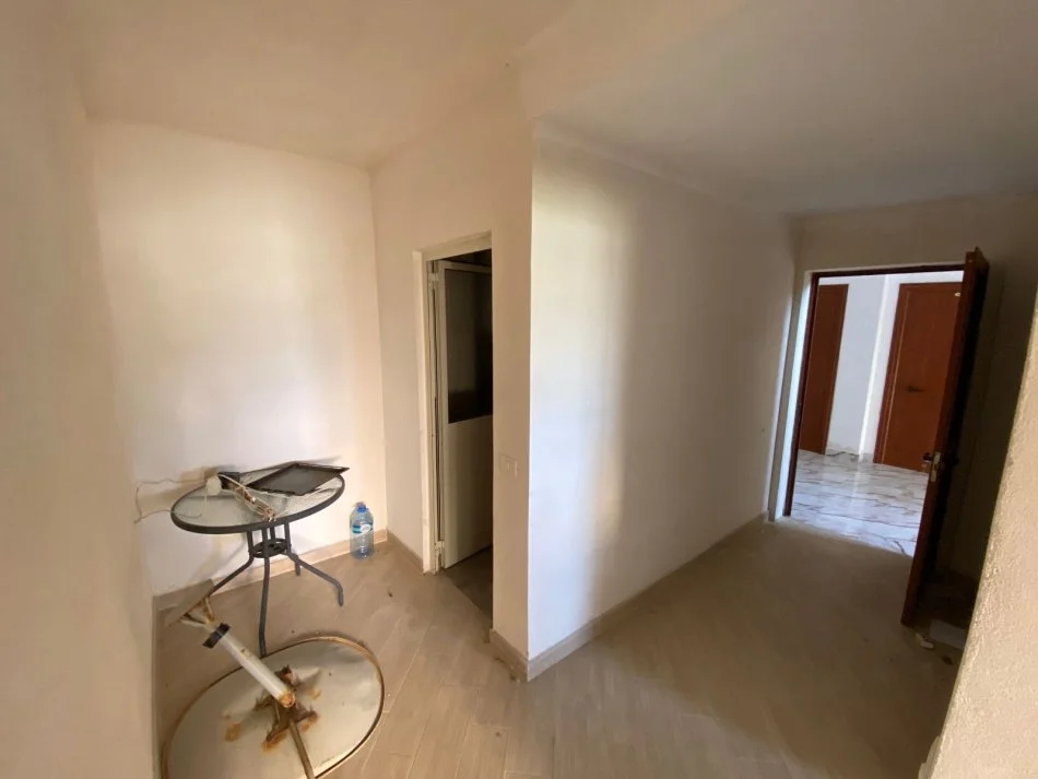 Durres, shitet apartament 2+1+Ballkon Kati 3, 73 m² 74.000 € (Qerret)