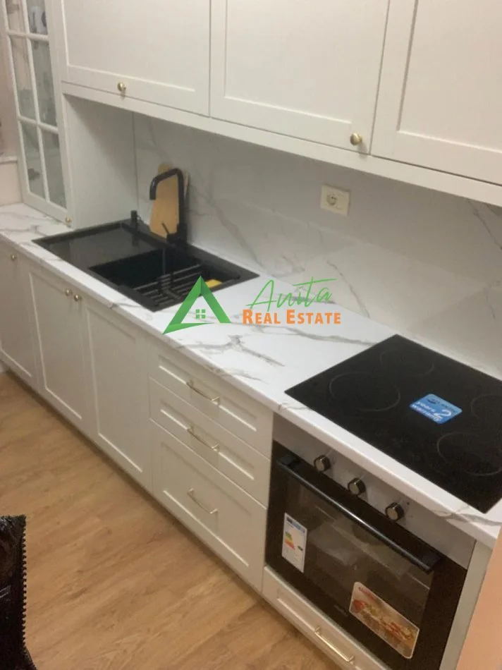 Tirane, jepet me qera apartament 1+1+Ballkon Kati 1, 65 m² 500 €