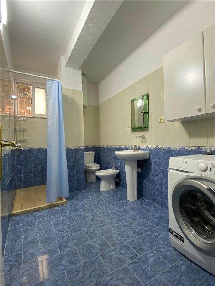 Tirane, jepet me qera shtepi 2+1+Ballkon Kati 1, 100 m² 500 € (Rruga Imer Ndregjoni)