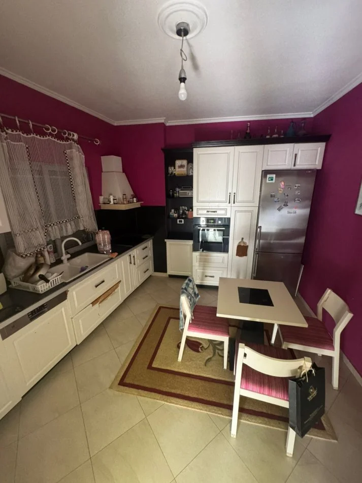 Tirane, jepet me qera apartament 1+1 , 135.000 € (Fresk,Rruga Dajtit)