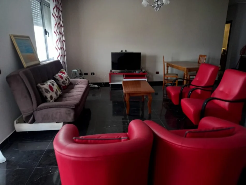 Tirane, jepet me qera apartament 3+1+Ballkon , 650 € (Don Bosko)