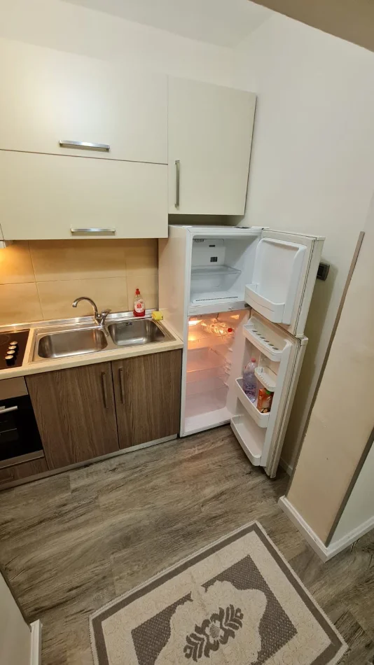 Tirane, shitet apartament 1+1 Kati 4, 145.000 € 