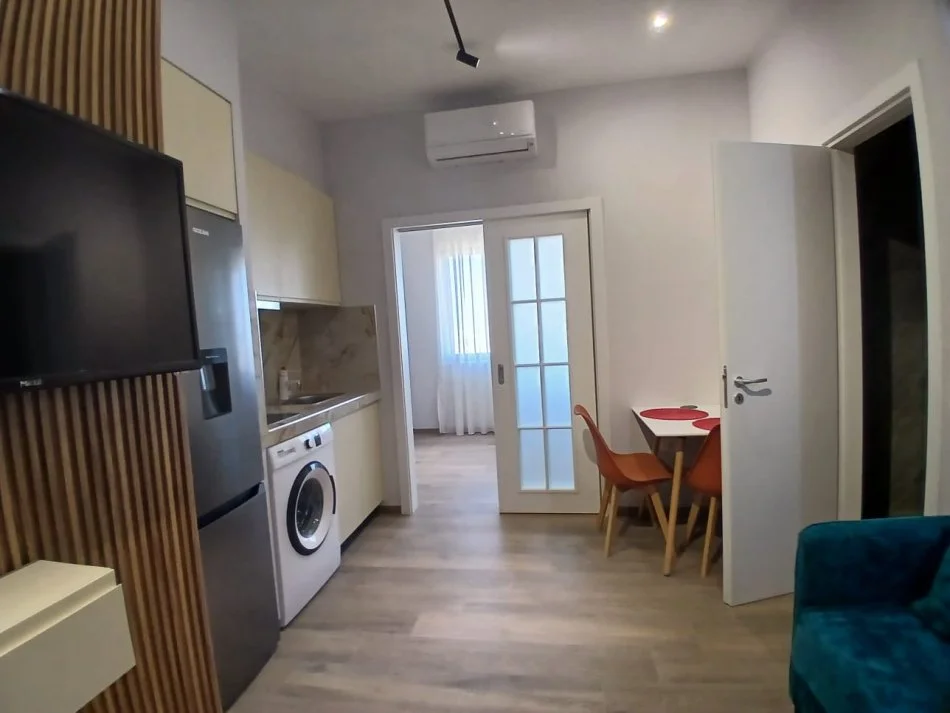 Tirane, jepet me qera apartament 1+1 Kati 5, 550 € 