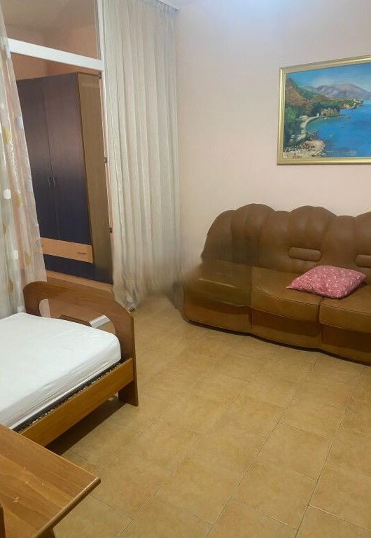 Tirane, jepet me qera apartament 1+1 Kati 4, 400 € (Vilat Gjermane)