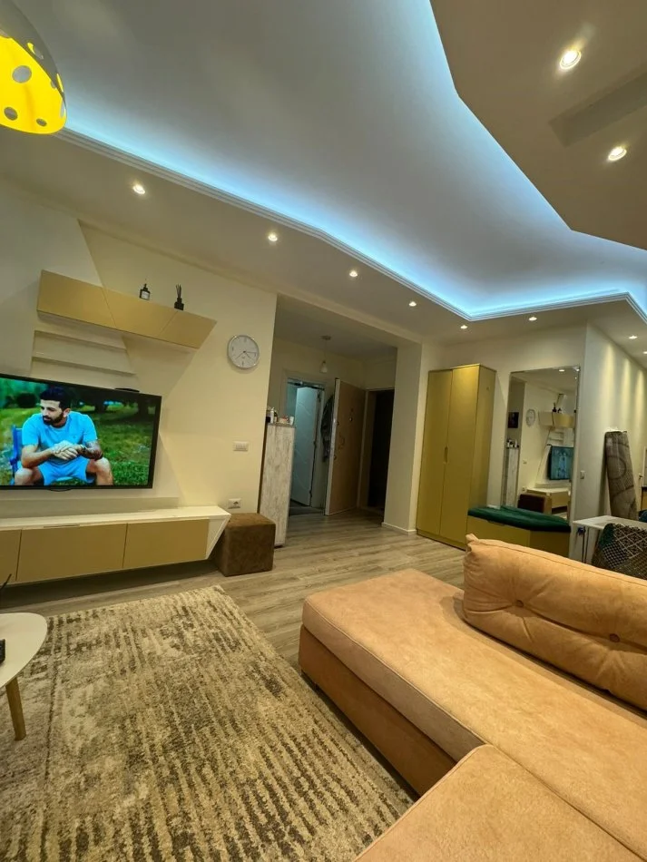 Tirane, jepet me qera apartament 1+1 Kati 6, 75 m² 850 € 