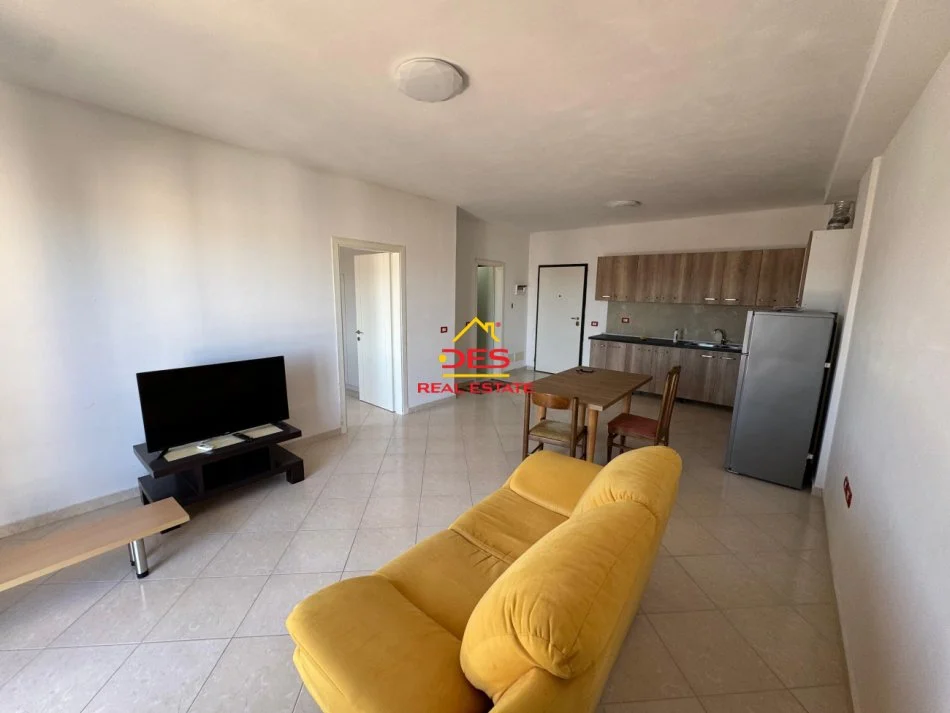 Vlore, jepet me qera apartament 1+1+Ballkon Kati 9, 70 m² 350 € (Rruga Gjergj Arianiti)