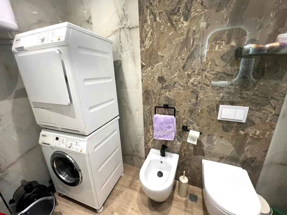 Tirane, jepet me qera 2+1+Ballkon Kati 6, 100 m² 850 € (DON BOSKO)