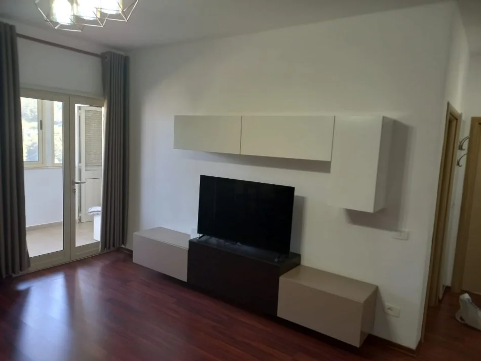 Durres, jepet me qera, apartament 1+1 , (VOLLGA DURRES!)