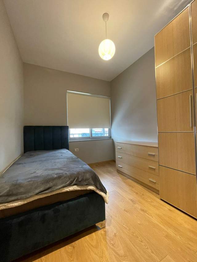 Tirane, jepet me qera apartament 2+1 Kati 10, 79 m² 700 Euro (KOMUNA E PARISIT)