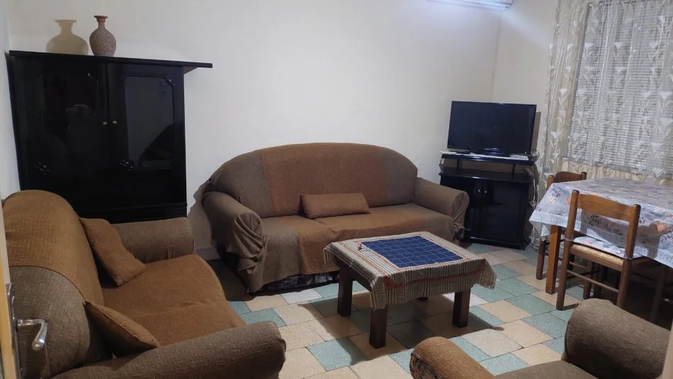 Tirane, jepet me qera apartament 2+1+Ballkon Kati 4, 85 m² 380 € (Ferit Xhajko)