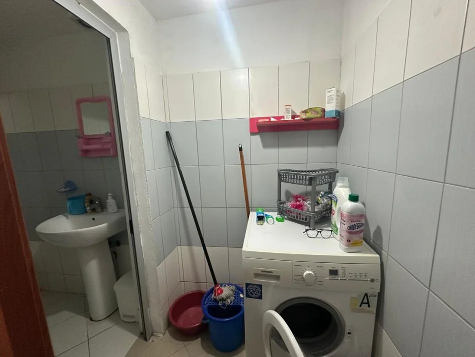 Tirane, shitet apartament 1+1 Kati 0, 53 m² 95.000 € (Qender)