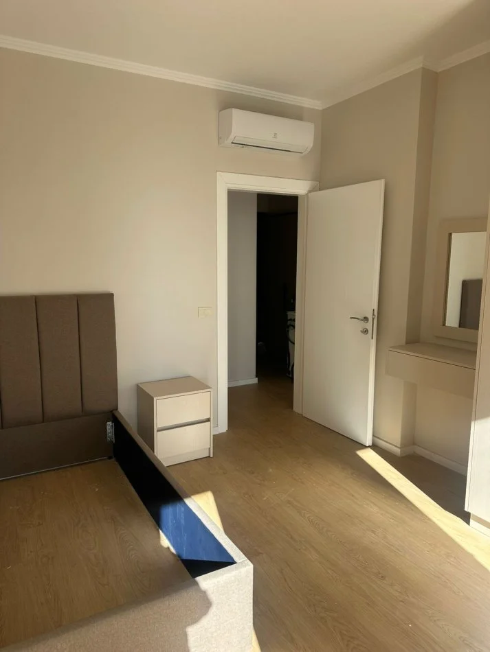 Tirane, jepet me qera apartament 2+1 Kati 5, 95 m² 1.000 € (Mine Peza)