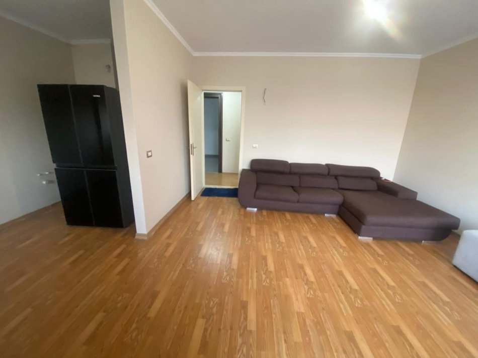 Tirane, jepet me qera apartament 2+1 Kati 3, 100 m² 400 € (Rruga Teodoro keko)