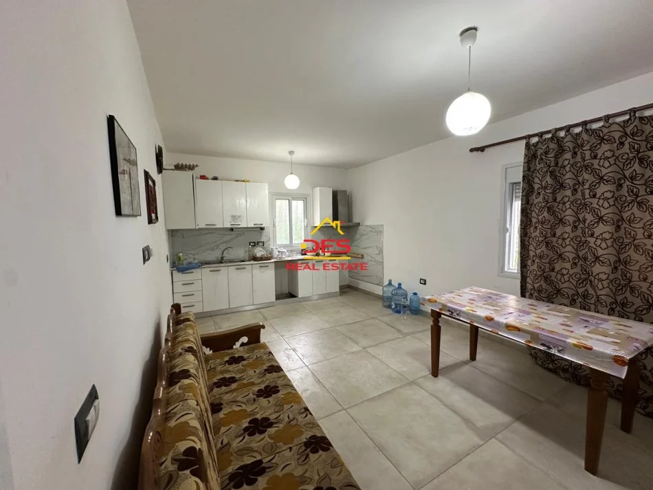 Vlore, jepet me qera shtepi Kati 0, 130 m² 600 € (Rruga)