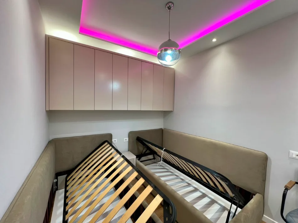 Shqiperi, jepet me qera apartament 2+1+Ballkon Kati 3, 100 m² 900 € (Piaca)