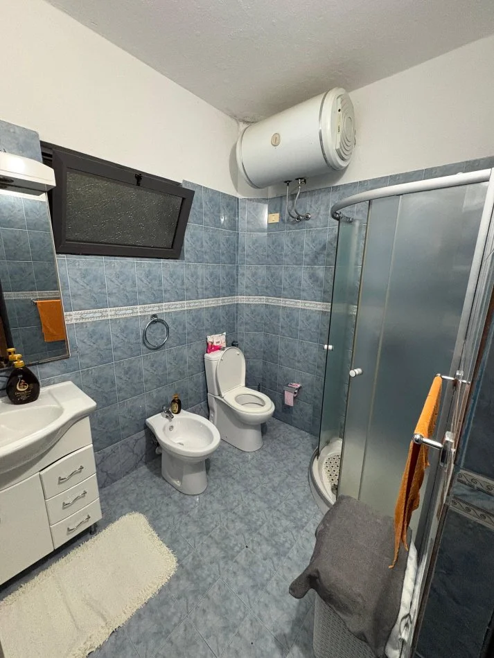 Durres, jepet me qera apartament 3+1+Ballkon Kati 2, 100 m² 320 € (cezma e ferres)