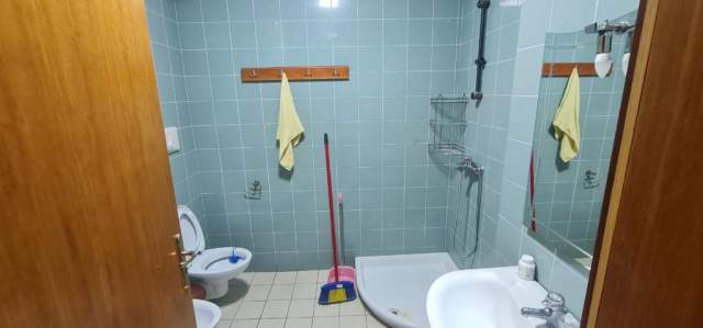 Tirane, jepet me qera apartament 1+1 Kati 4, 500 Euro (Dervish Hatixheja)