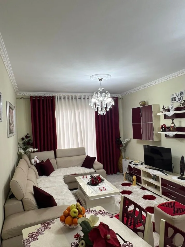 Tirane, jepet me qera apartament 1+1+Ballkon , 70 m² 400 € (Loni ligori)