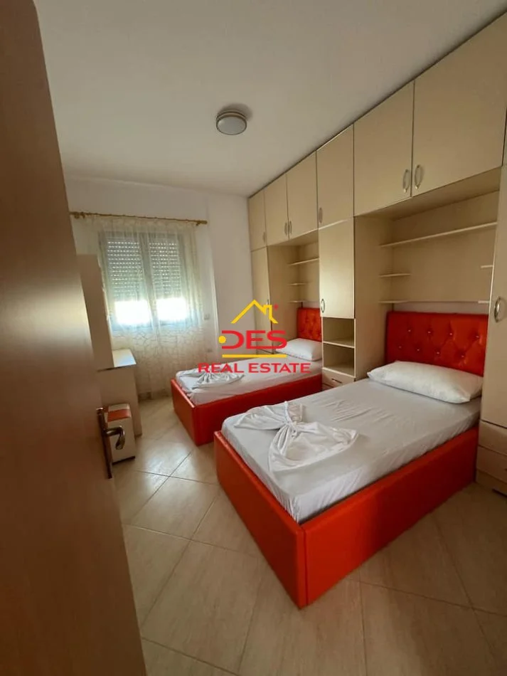 Vlore, jepet me qera apartament 2+1+Ballkon Kati 5, 110 m² 550 € (Rruga Shyqyri Ali Merka)