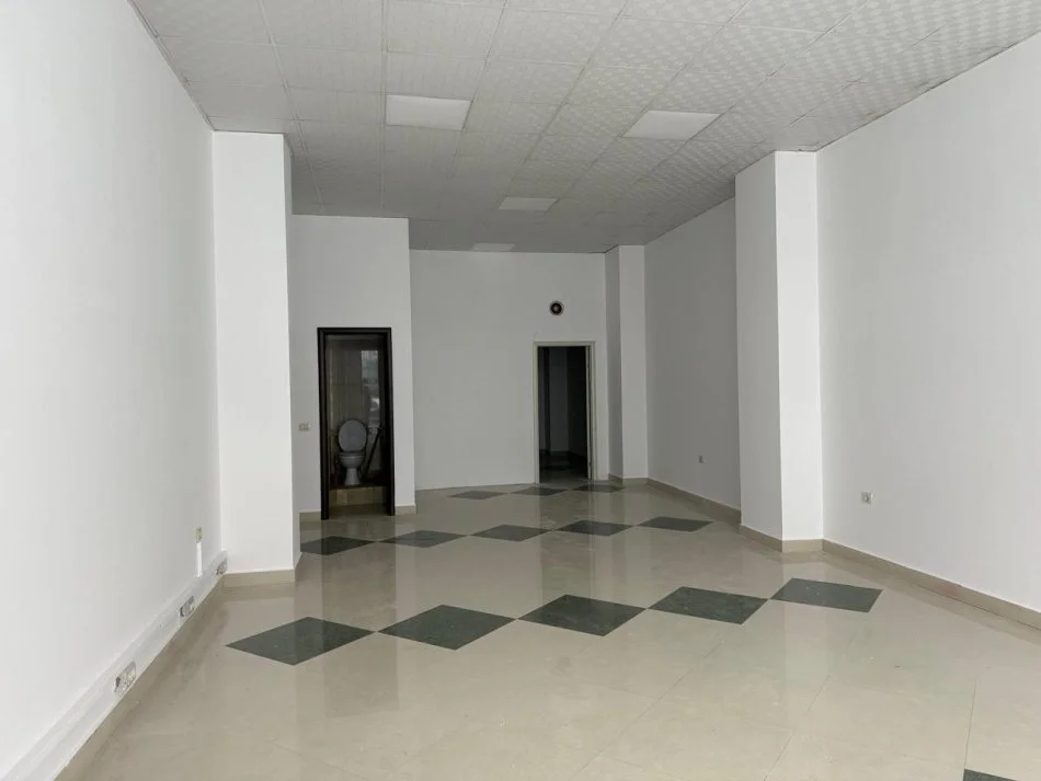 Tirane, shitet dyqan Kati 0, 83 m² 191.000 € (SHITET DYQAN ASTIR)